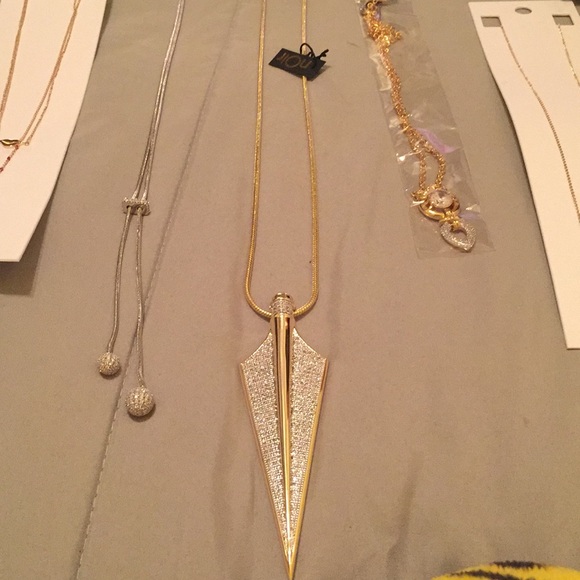 Necklaces Express, Noir, free press NWT - Picture 4 of 7